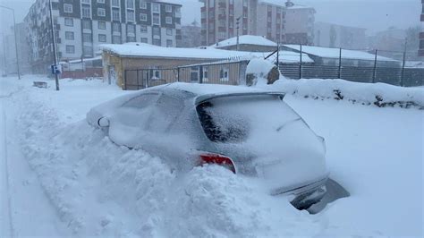 Ardahan'da araçlar kara gömüldü - Son Dakika Haberleri